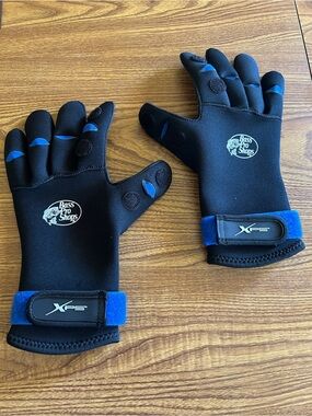Bass Pro Shops Neoprene Gloves with XPS Straps